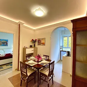  Apartment Domus Delphi
